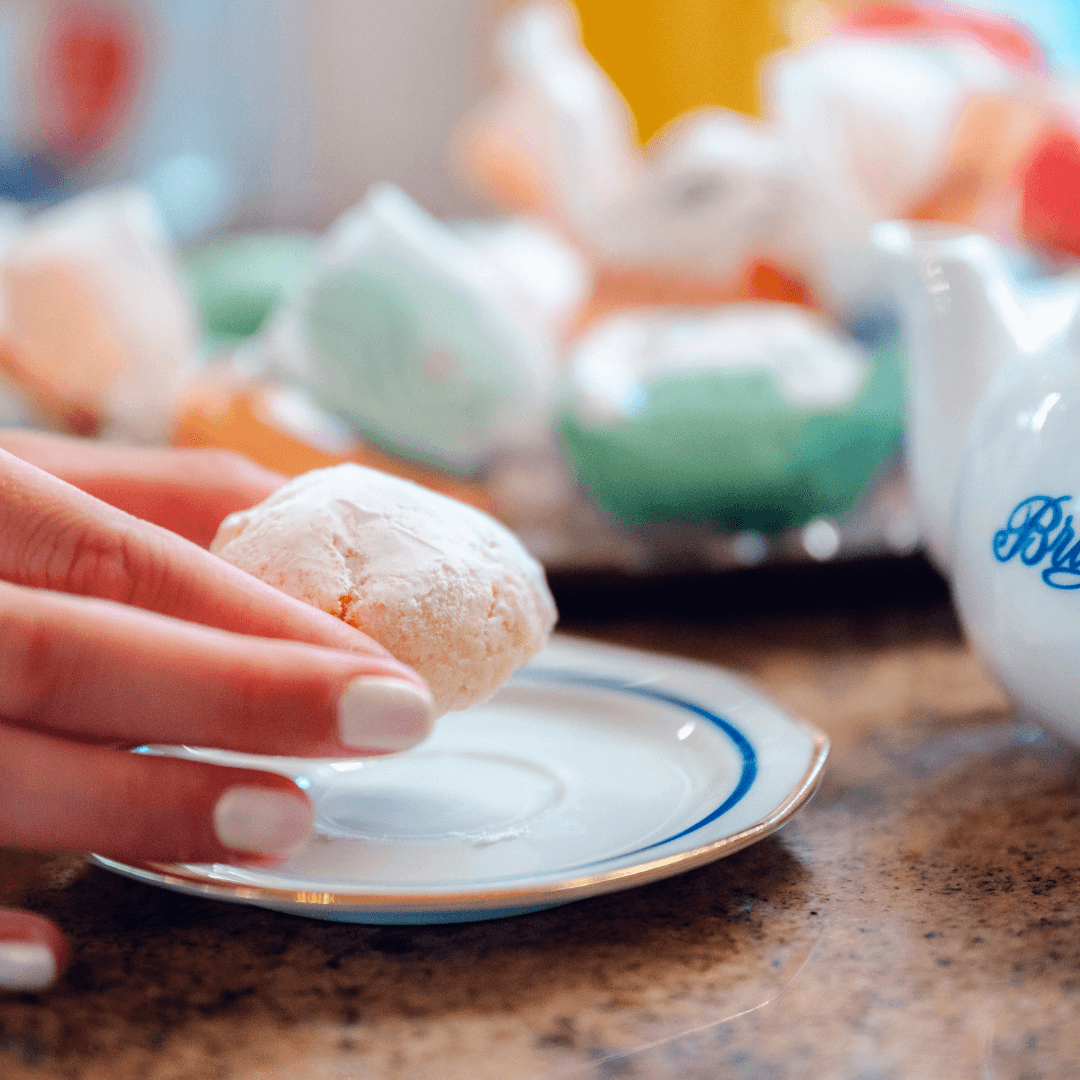 Amaretti Morbidi alla Frutta - Misti: Deliziosi biscotti artigianali piemontesi con varietà di frutta. Confezione regalo, acquista online con spedizione veloce